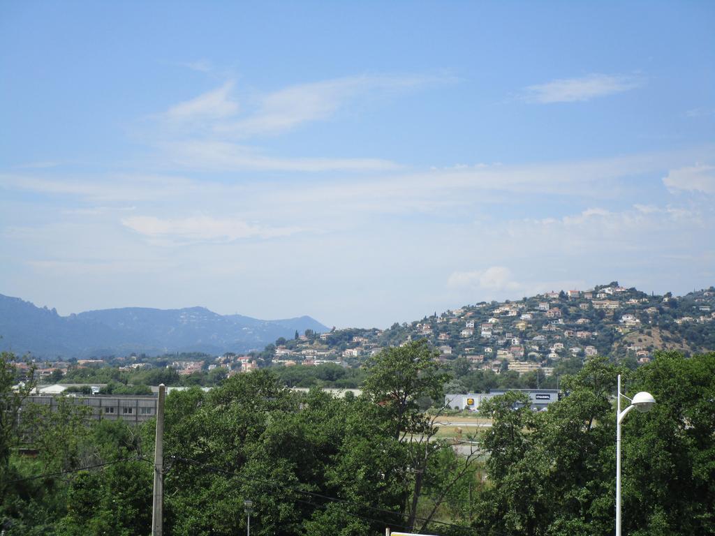 Hotel Les Tourrades Cannes Buitenkant foto