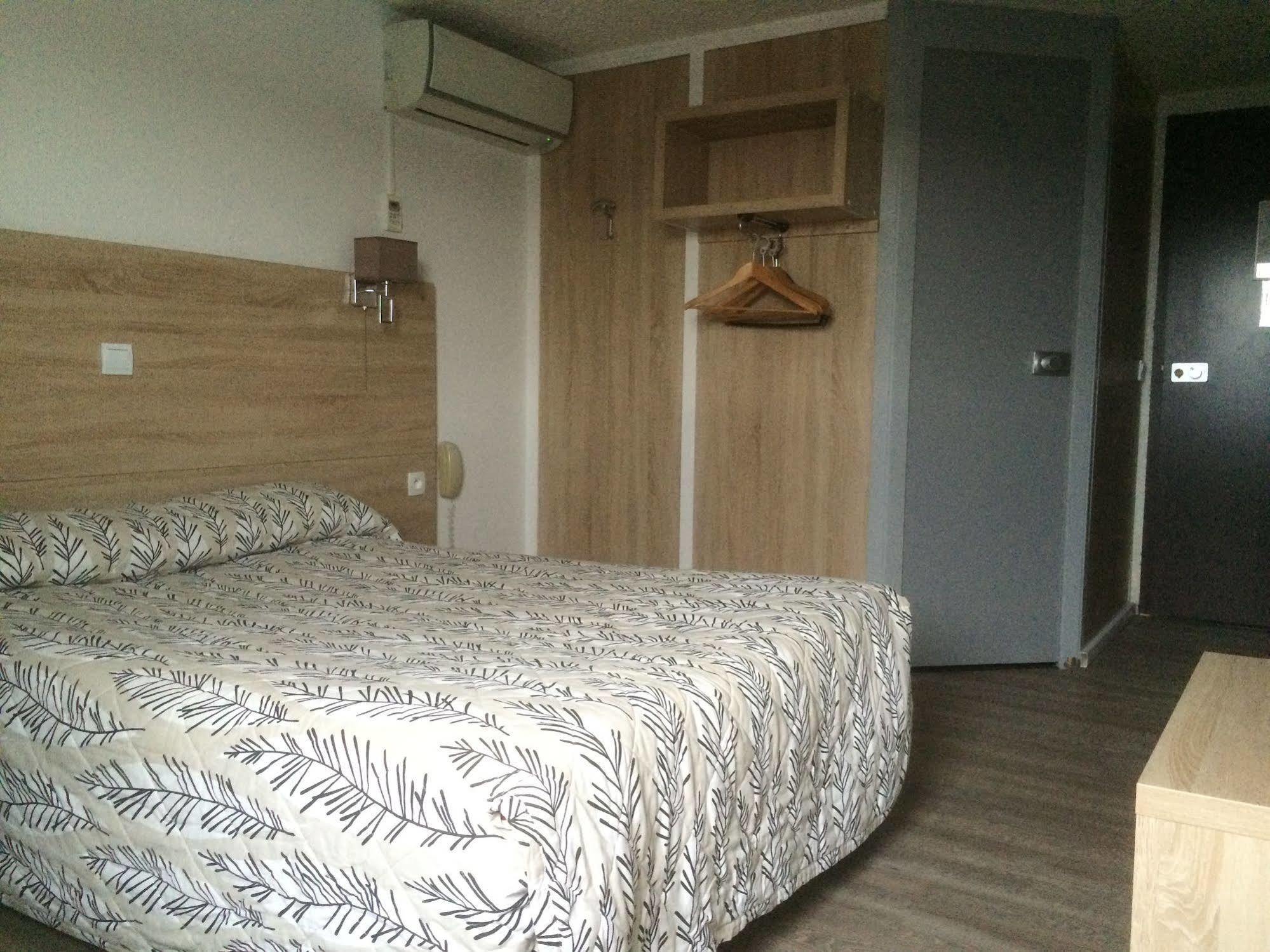 Hotel Les Tourrades Cannes Buitenkant foto